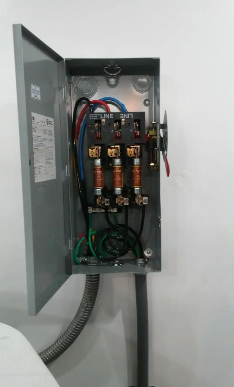 Three-phase disconnect switch installed for Smoke Detector Installation in Sumpter